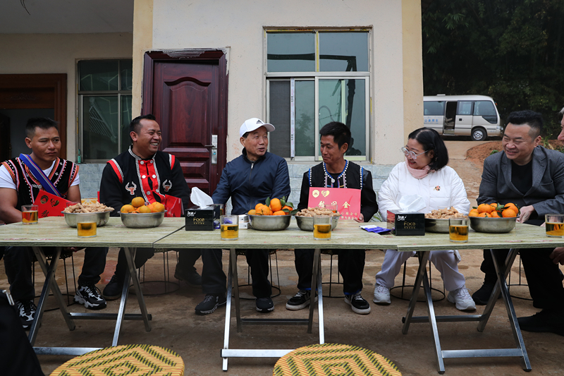 慰问岩嘎、李扎思、李明忠_副本.jpg