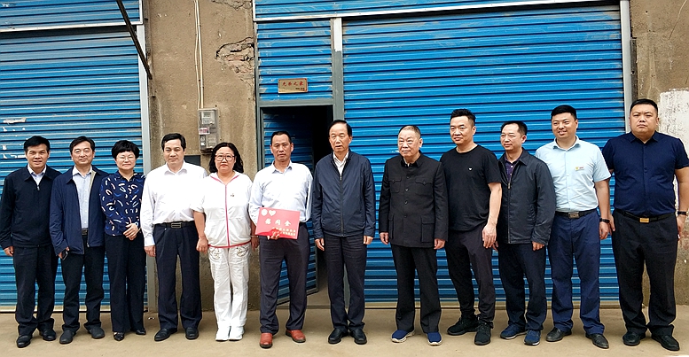 贾春旺理事长与邓志雄合影.jpg